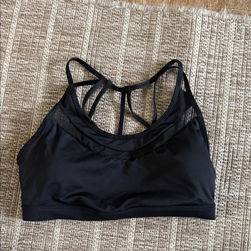 Victoria sport Black Strappy Sports Bra - Women's Active Crop Top